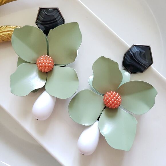 New! Zara Big Flower Earrings - Picture 12 of 13